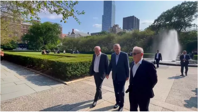 Cumhurbaşkanı Erdoğan New York'ta: Central Park'ta yürüyüş yaptı, ABD'liler ile sohbet etti 6