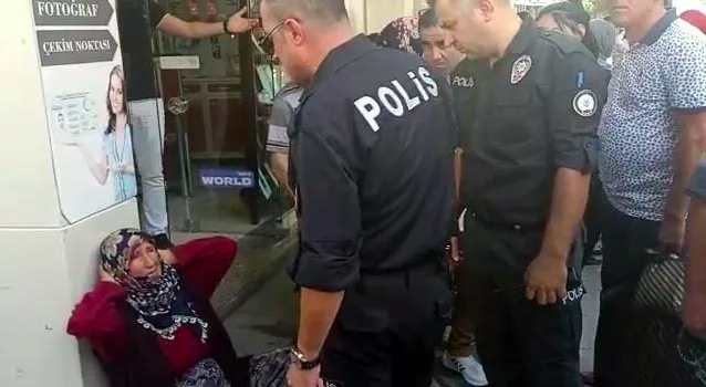 Meyvelerinin başında gözyaşı döken yaşlı kadın sosyal medyada gündem oldu! Belediyeden açıklama geldi 3