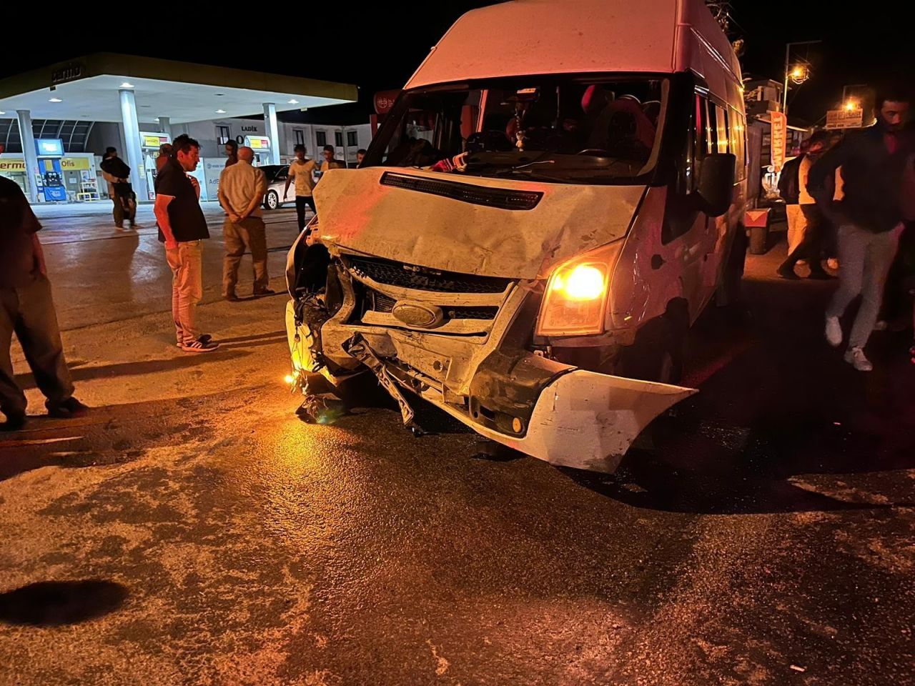 Samsun'da fındık işçilerini taşıyan minibüs ile otomobil çarpıştı: 2 ölü, 4 yaralı 4
