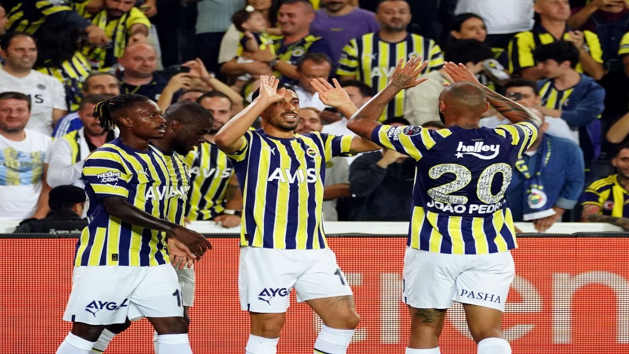 Fenerbahçe, tam gaz devam! Sarı-lacivertliler ligde 20 gole ulaşırken, milli araya moralli giriyor 1