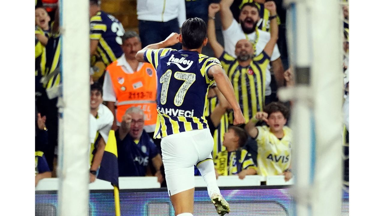 Fenerbahçe, tam gaz devam! Sarı-lacivertliler ligde 20 gole ulaşırken, milli araya moralli giriyor 7