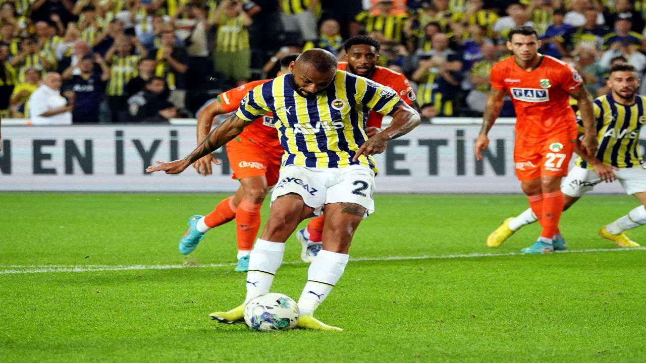 Fenerbahçe, tam gaz devam! Sarı-lacivertliler ligde 20 gole ulaşırken, milli araya moralli giriyor 8
