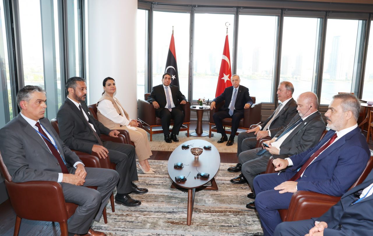 Cumhurbaşkanı Erdoğan'dan ABD'de önemli temaslar! ABD Senatörü Coons ve Libya Başkanlık Konseyi Başkanı Menfi ile görüştü 1