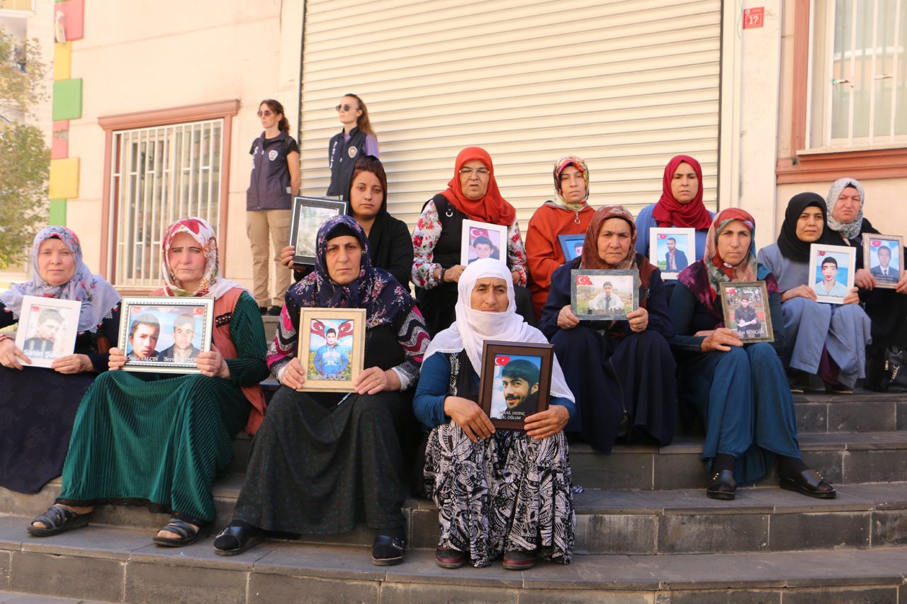 Evlat nöbetindeki anneden oğluna yürek yakan çağrı: Oğlum bu acı sen geldiğinde son bulacak! 3