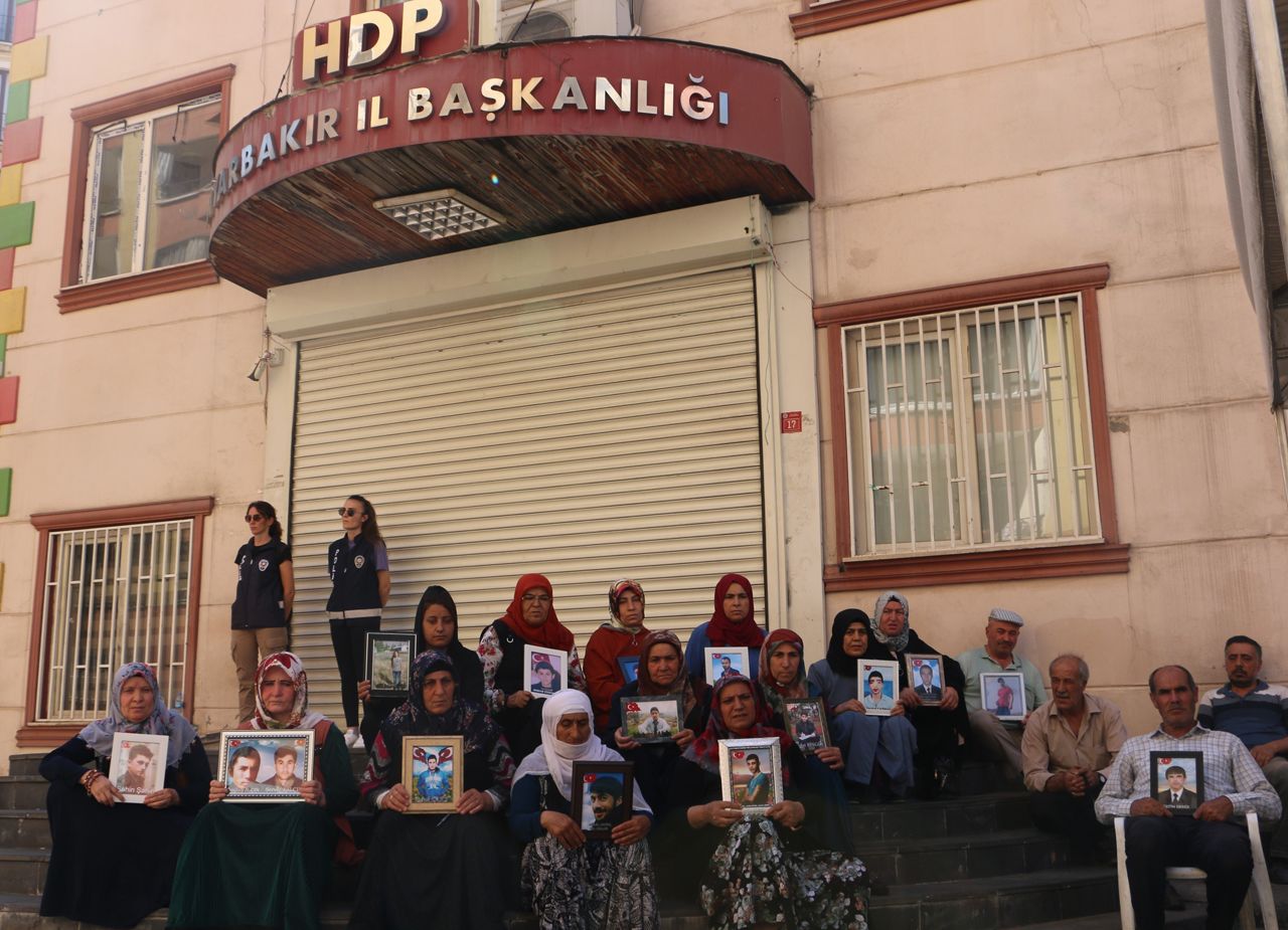 Evlat nöbetindeki anneden oğluna yürek yakan çağrı: Oğlum bu acı sen geldiğinde son bulacak! 4