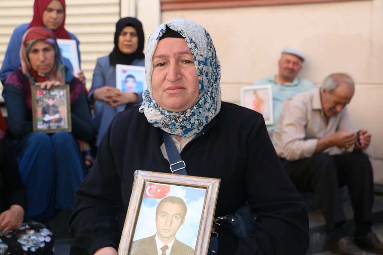 Evlat nöbetindeki anneden oğluna yürek yakan çağrı: Oğlum bu acı sen geldiğinde son bulacak! 2