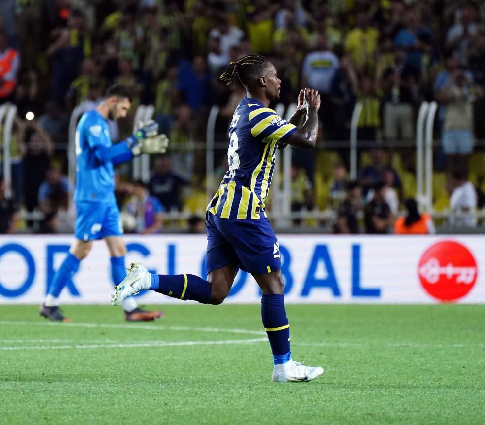 Fenerbahçeli yıldızı takibe aldılar 4