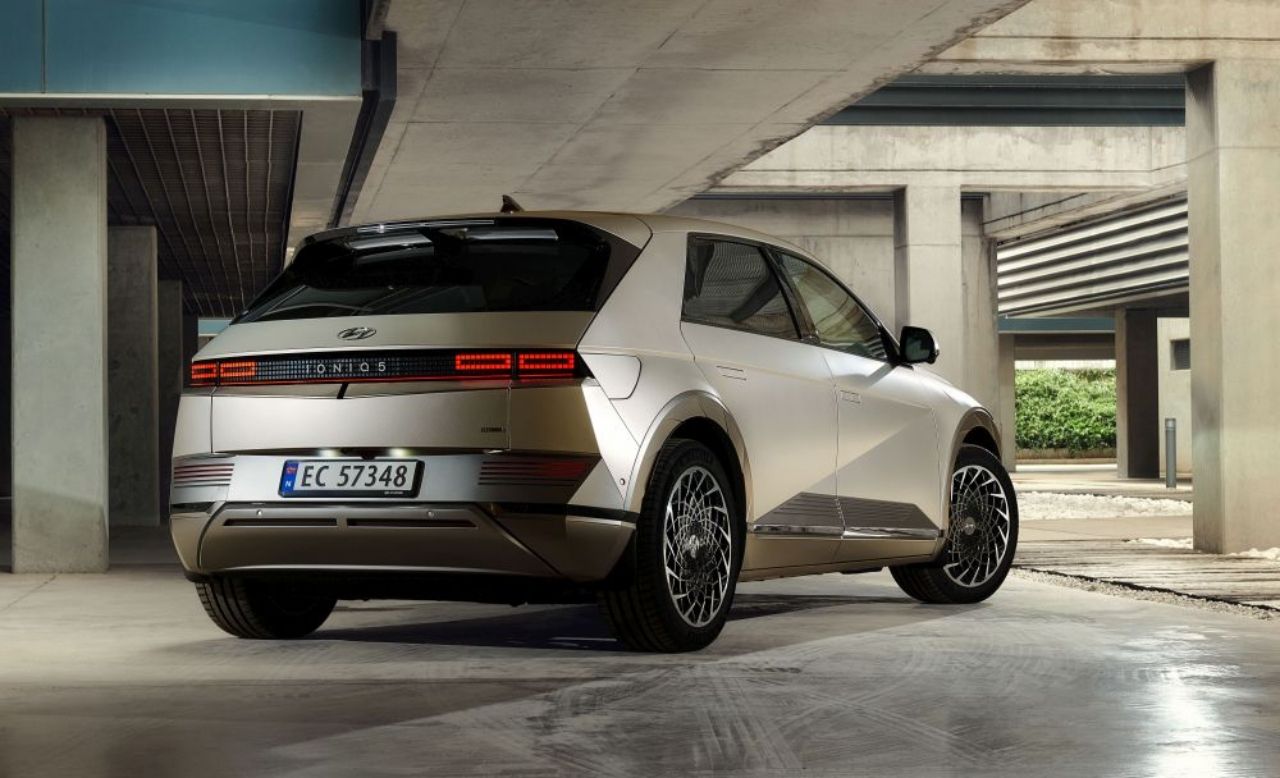 Hyundai’nin yeni elektrikli otomobili Türkiye’de satışa sunuldu 6