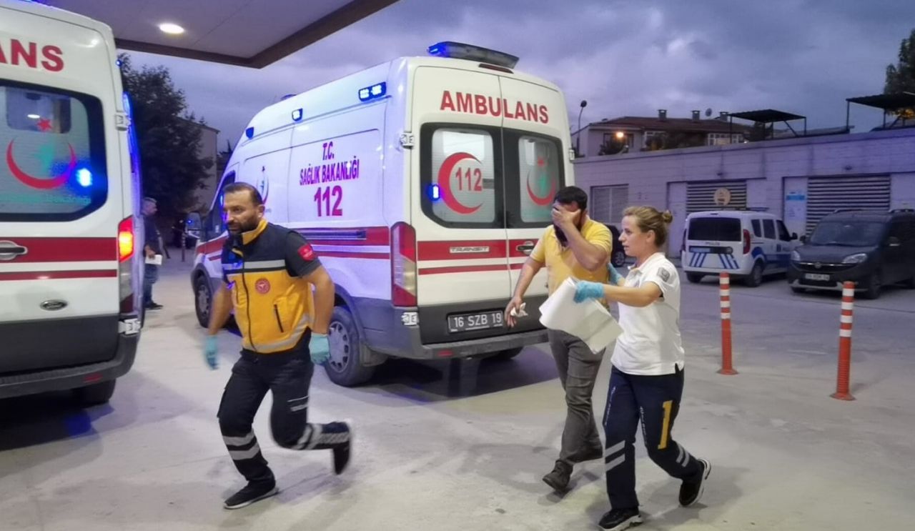 Bir grubun iş yeri baskınında patronu ve oğlunu bıçaklanma anları kamerada 1