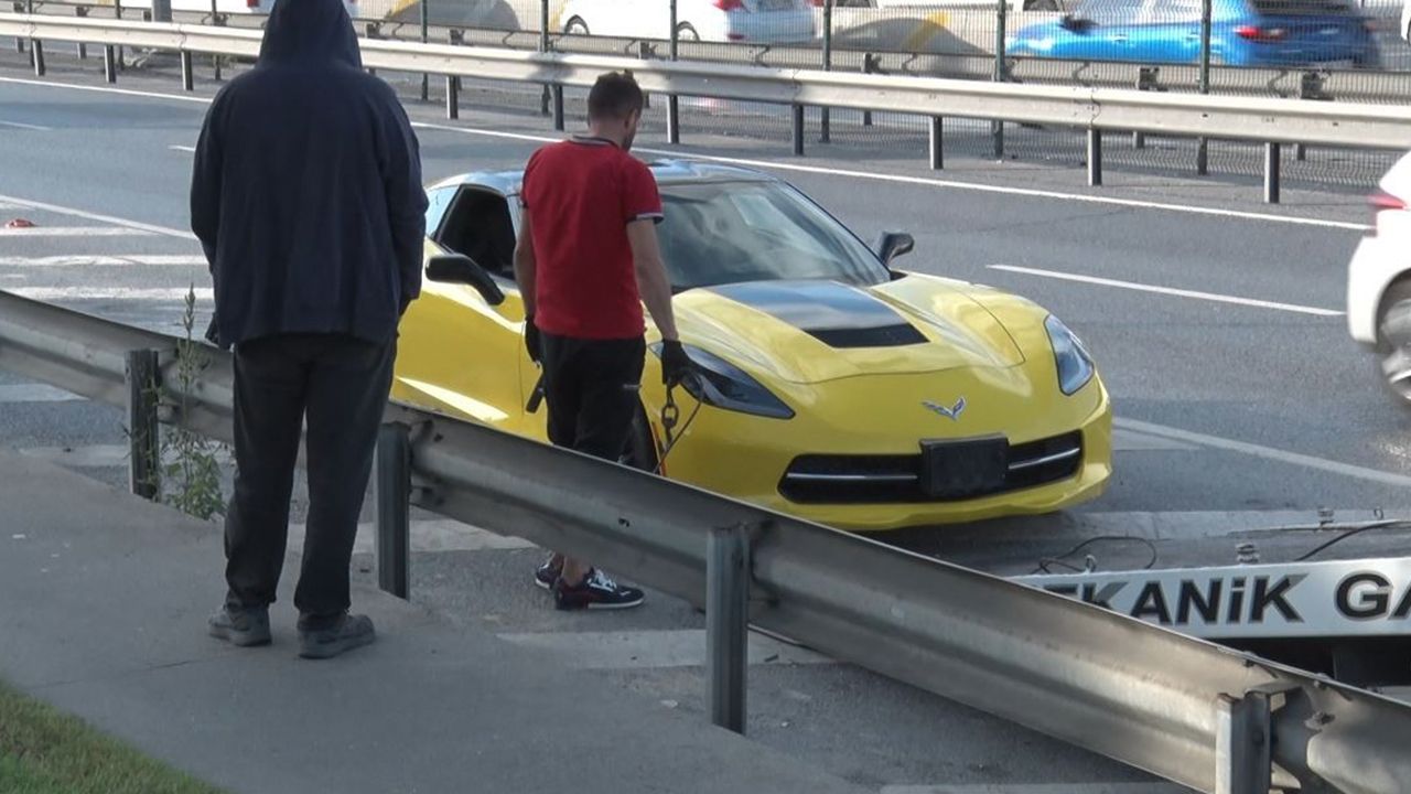 İstanbul'un göbeğinde 7 milyon liralık lüks otomobil yolda kaldı 2