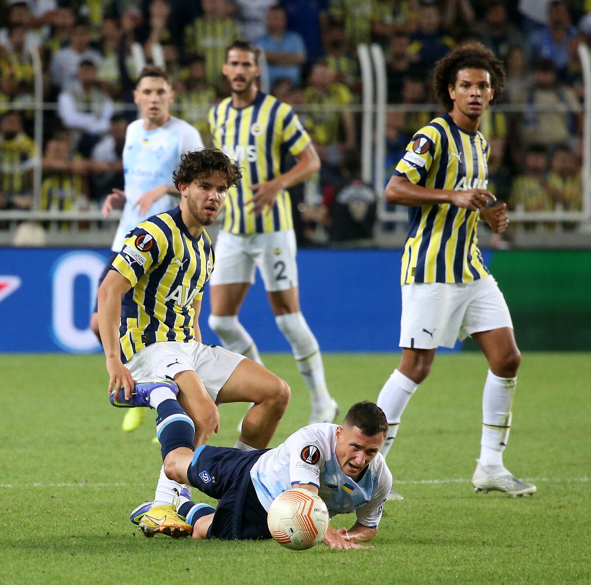 Avrupa devleri Fenerbahçeli futbolcu için geliyor 2