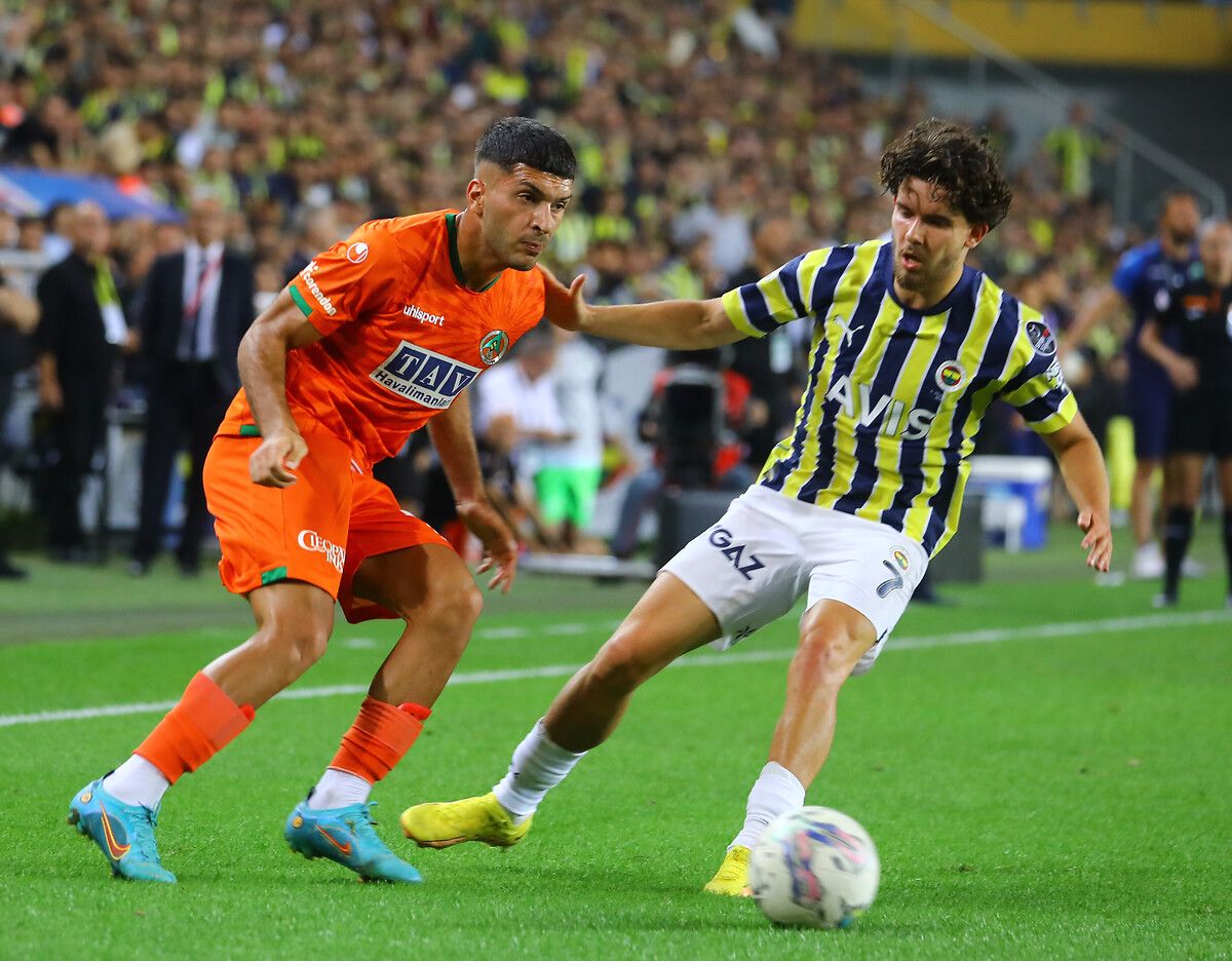 Avrupa devleri Fenerbahçeli futbolcu için geliyor 9