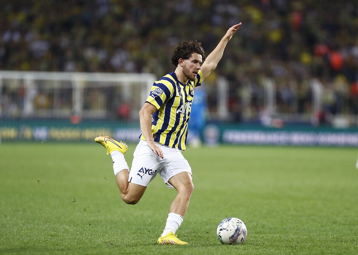 Avrupa devleri Fenerbahçeli futbolcu için geliyor 10