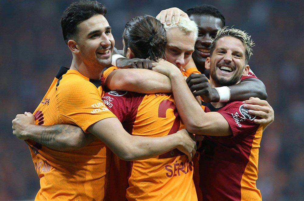 Galatasaray dünya basınına damga vurdu! Aslan'ın yıldızları tüm listeleri alt üst etti 10