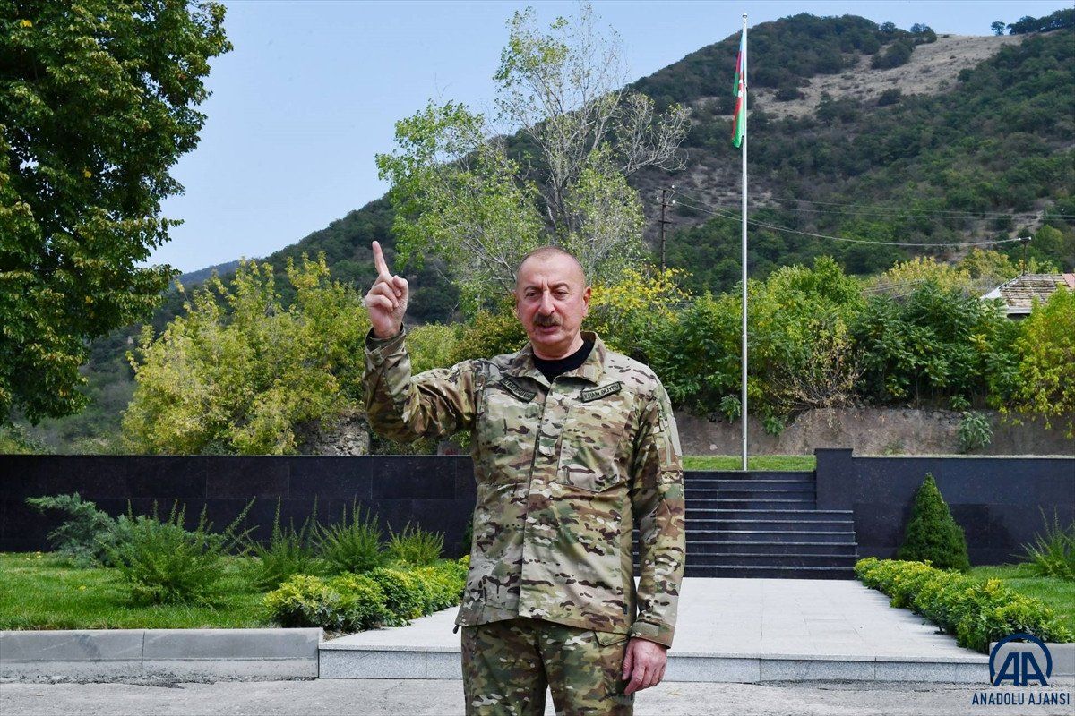 Azerbaycan Cumhurbaşkanı İlham Aliyev, işgalden kurtarılan Laçın'ı ziyaret etti 2