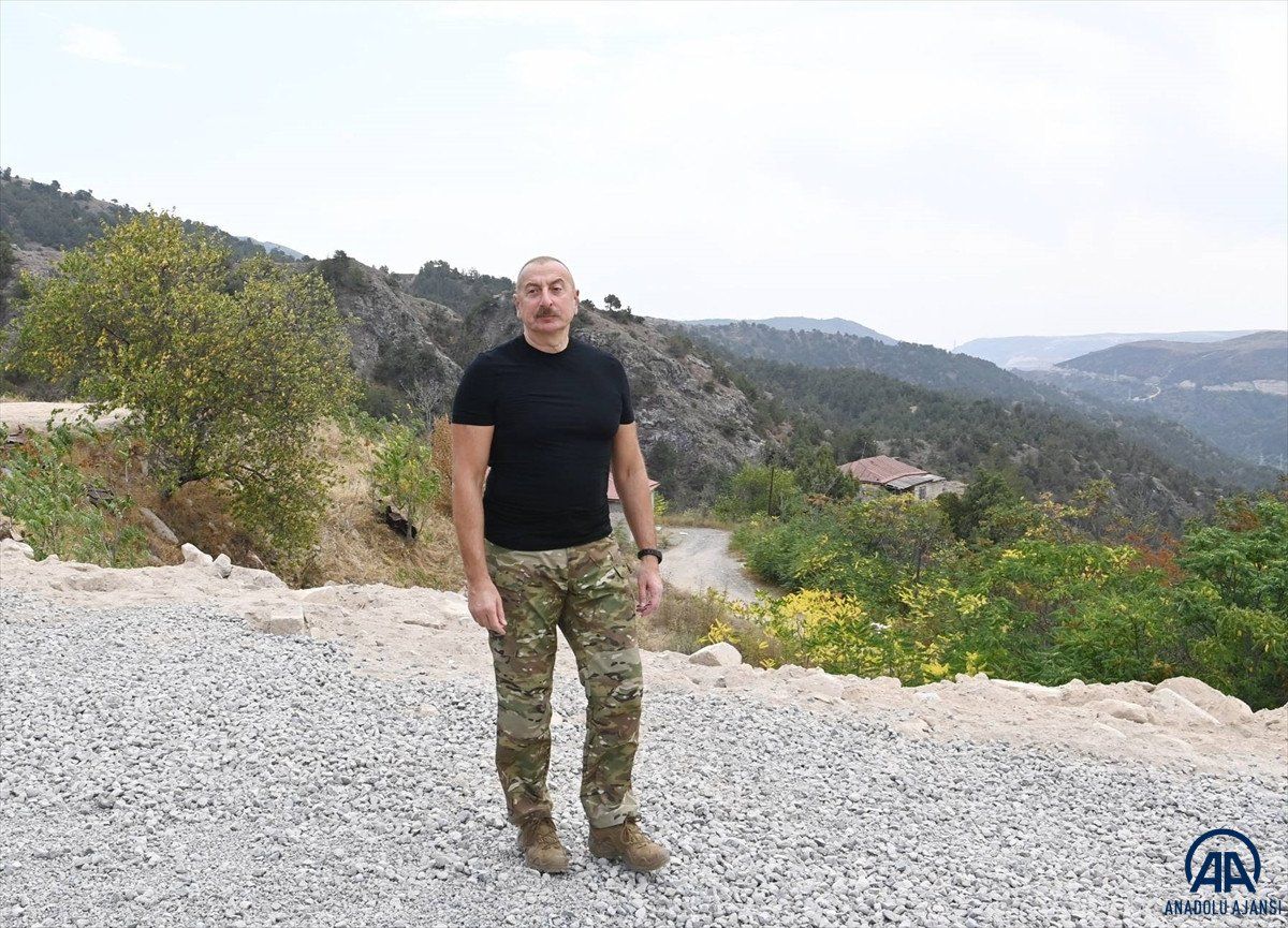 Azerbaycan Cumhurbaşkanı İlham Aliyev, işgalden kurtarılan Laçın'ı ziyaret etti 5