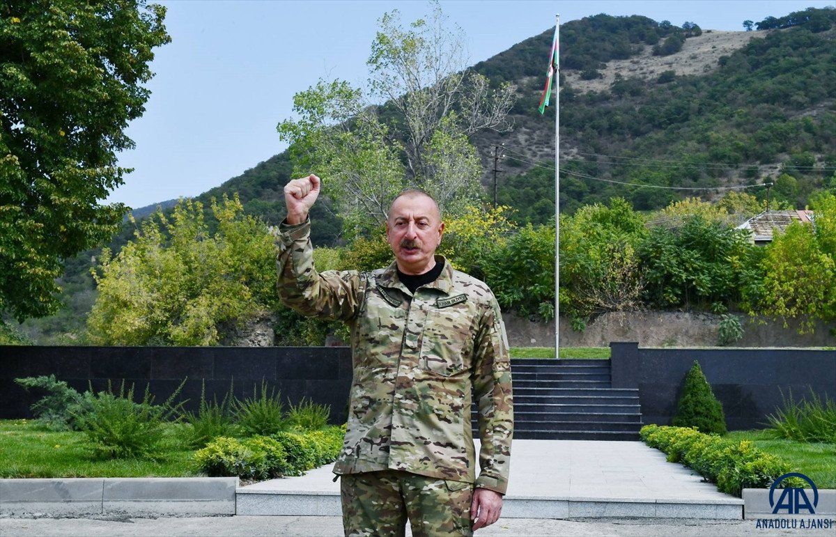 Azerbaycan Cumhurbaşkanı İlham Aliyev, işgalden kurtarılan Laçın'ı ziyaret etti 7