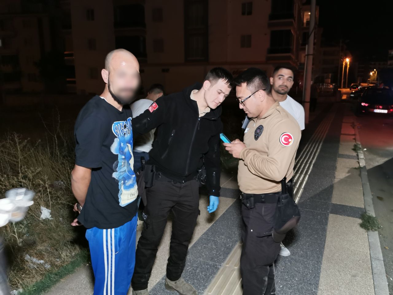 Aracını durduran polislere kendini ihbar etti: Arabada ne çıkarsa her şey benim! 3
