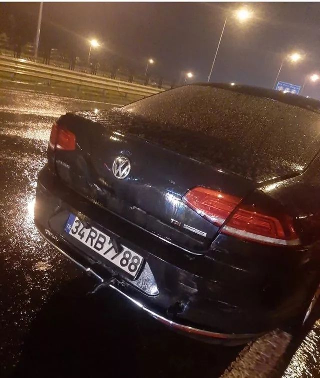 AK Parti Trabzon Milletvekili Salih Cora trafik kazası geçirdi! Aracı savrulup kaldırıma çarptı! 2
