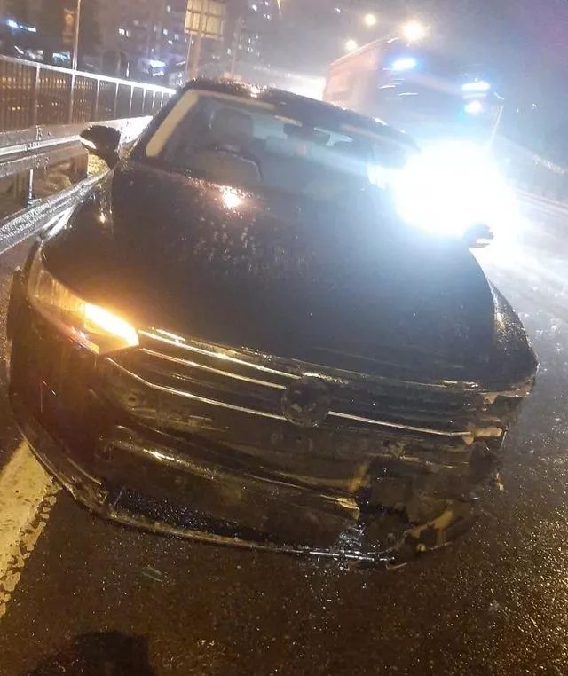 AK Parti Trabzon Milletvekili Salih Cora trafik kazası geçirdi! Aracı savrulup kaldırıma çarptı! 3