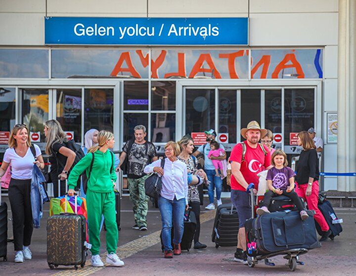 Rusya'dan Antalya'ya akın başladı! Bilet fiyatları 70 bin TL'ye kadar çıktı 8