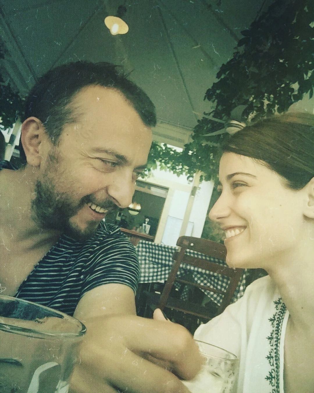 Hazal Kaya Karnı Burnunda Poz Verdi! İkinci Kez Anneliğe Hazırlanıyor! 3