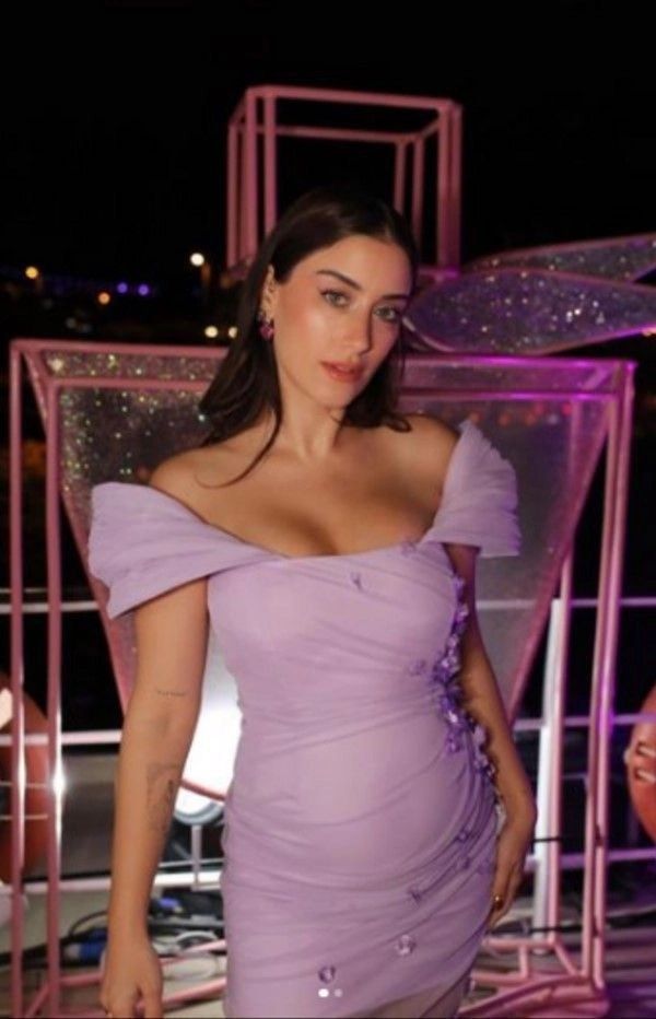 Hazal Kaya Karnı Burnunda Poz Verdi! İkinci Kez Anneliğe Hazırlanıyor! 6