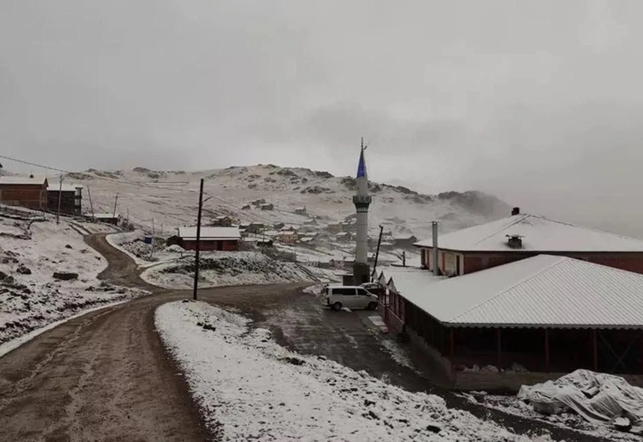 Bu illere yılın ilk kar taneleri düştü! Kış erkenden kapıyı çaldı! 2