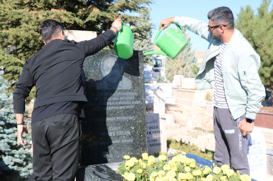 "Bozkırın tezenesi" Neşet Ertaş, Kırşehir'deki mezarı başında anıldı 3