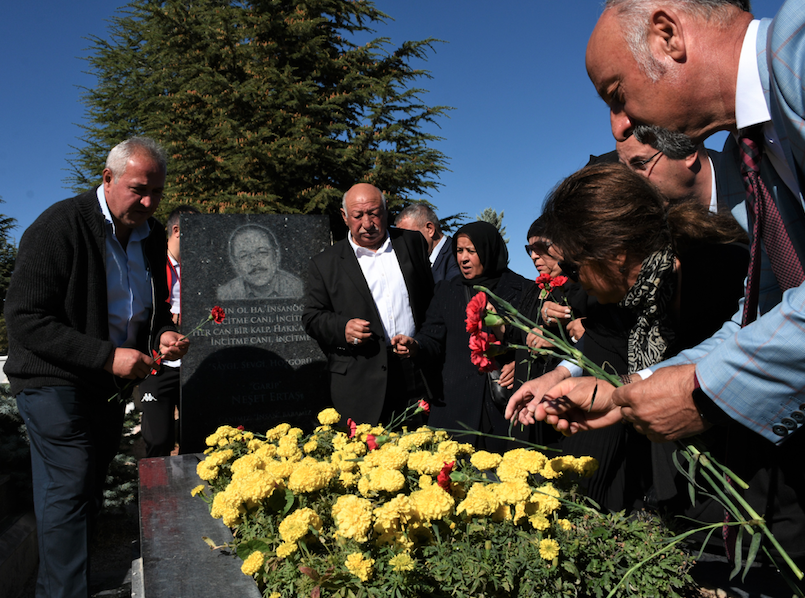 "Bozkırın tezenesi" Neşet Ertaş, Kırşehir'deki mezarı başında anıldı 2