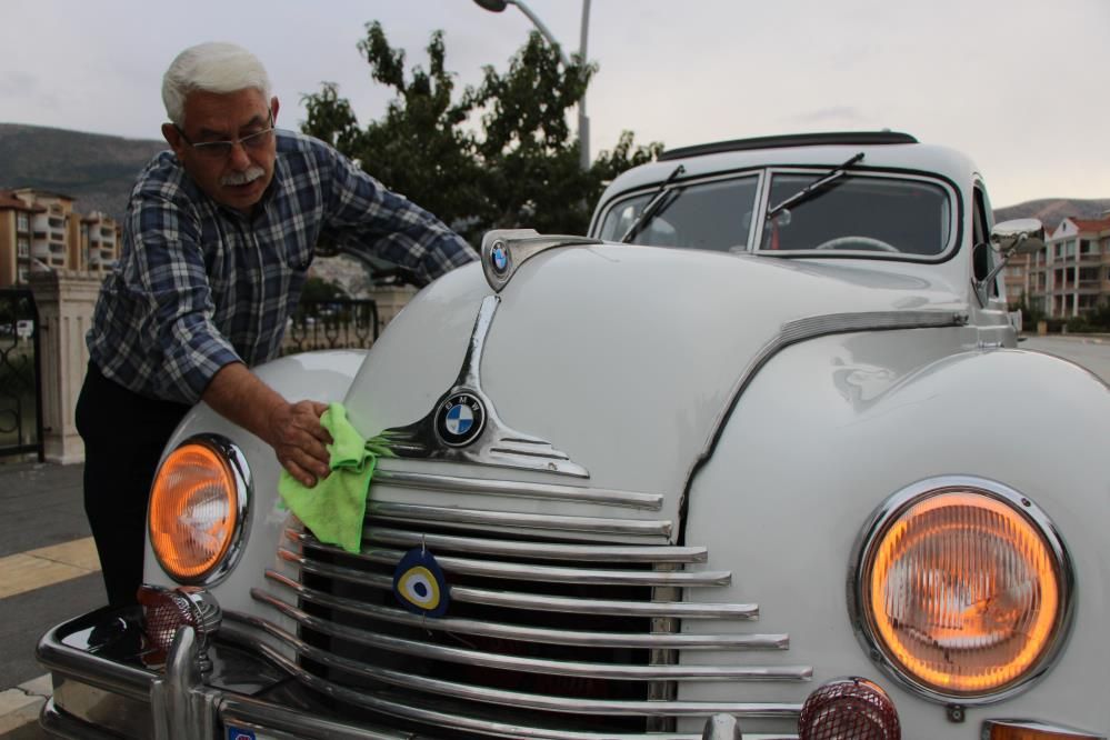 70 yıllık klasik otomobil görenleri hayran bırakıyor: Son gelen teklif 1,5 milyon lira 2
