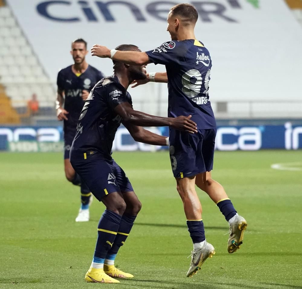 Fenerbahçe'de Beşiktaş derbisi öncesi beklenmedik gelişme! Emre Mor... 3