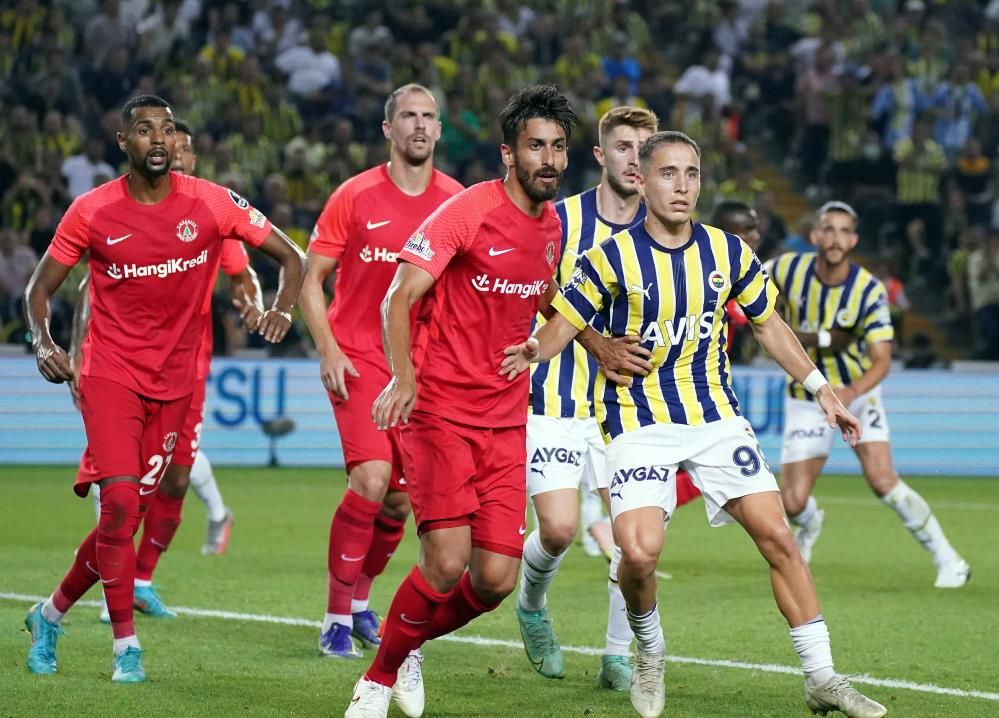Fenerbahçe'de Beşiktaş derbisi öncesi beklenmedik gelişme! Emre Mor... 6