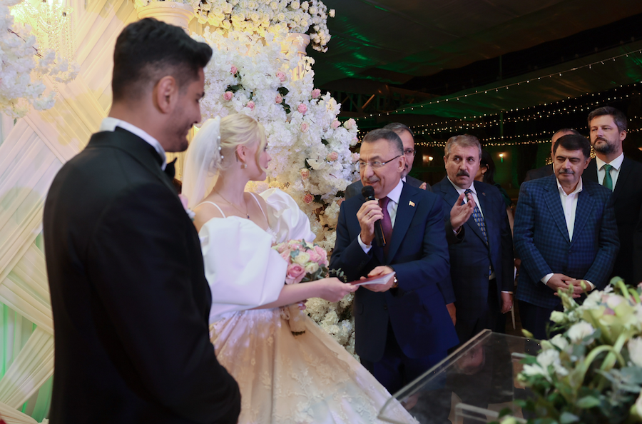 Milli güreşçi Taha Akgül dünyaevine girdi! Macar asıllı eşi Bianka Cekusz güzelliğiyle görenleri kendine hayran bıraktı 5