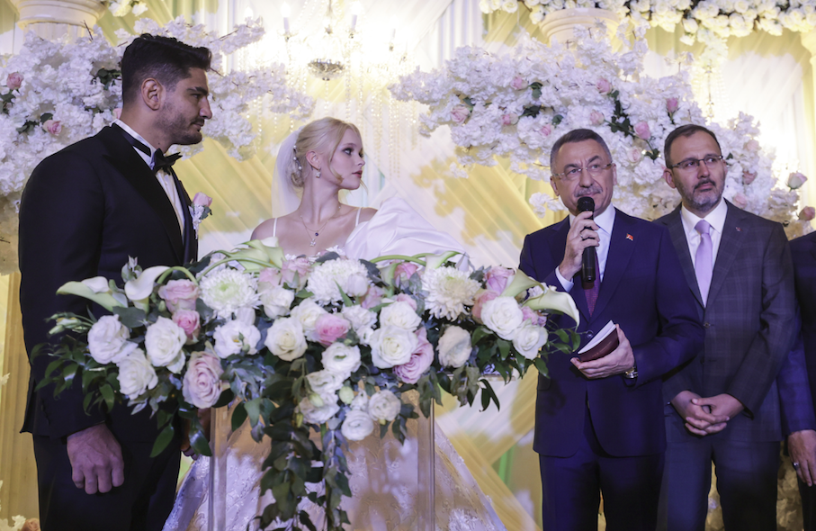 Milli güreşçi Taha Akgül dünyaevine girdi! Macar asıllı eşi Bianka Cekusz güzelliğiyle görenleri kendine hayran bıraktı 14
