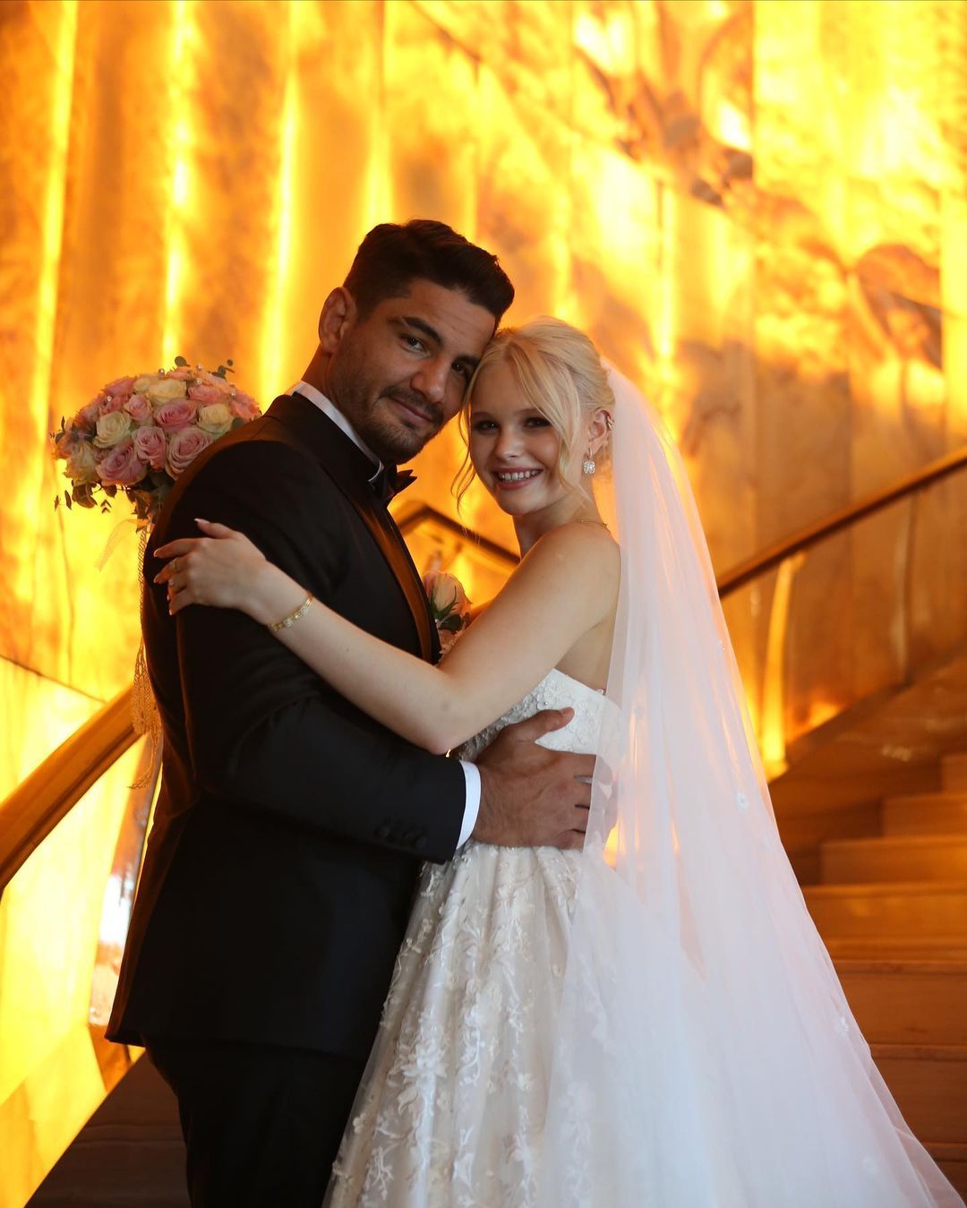 Milli güreşçi Taha Akgül dünyaevine girdi! Macar asıllı eşi Bianka Cekusz güzelliğiyle görenleri kendine hayran bıraktı 10