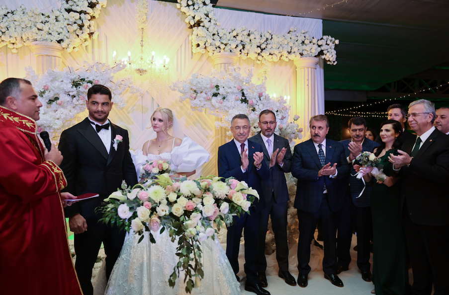 Milli güreşçi Taha Akgül dünyaevine girdi! Macar asıllı eşi Bianka Cekusz güzelliğiyle görenleri kendine hayran bıraktı 21