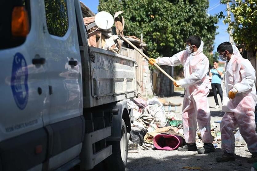 Çorum'da çöp ev operasyonu: 2 kamyon atık çıktı 4