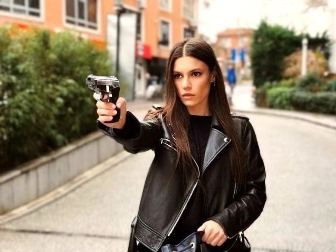Yüsra Geyik Sonunda Yeni Projesini Buldu! Arka Sokaklar Zeliş'i Unutun! 2