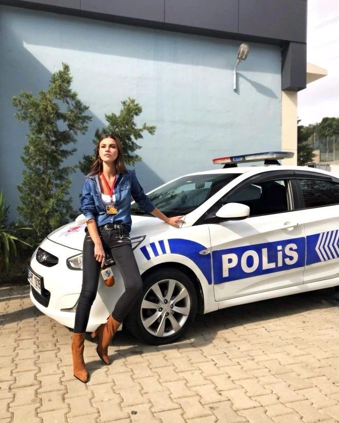 Yüsra Geyik Sonunda Yeni Projesini Buldu! Arka Sokaklar Zeliş'i Unutun! 3