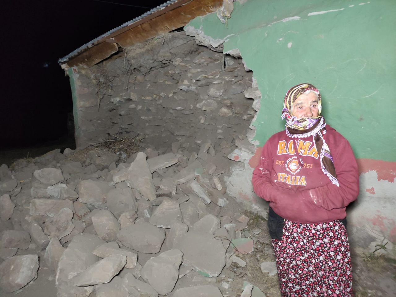 Göle’de deprem paniği: Vatandaşlar geceyi sokakta geçirdi 1
