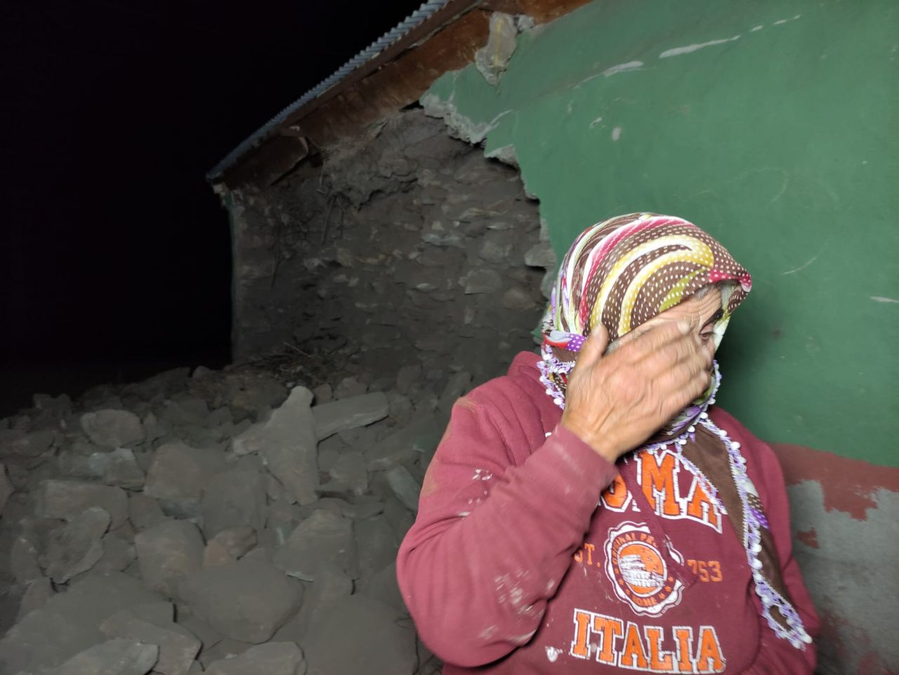 Göle’de deprem paniği: Vatandaşlar geceyi sokakta geçirdi 10