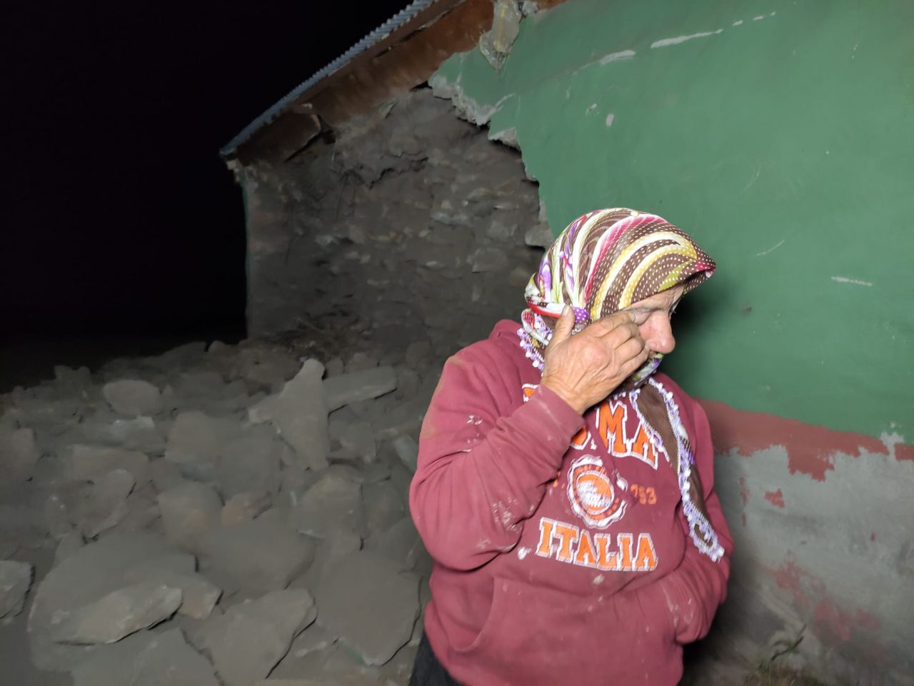 Göle’de deprem paniği: Vatandaşlar geceyi sokakta geçirdi 11