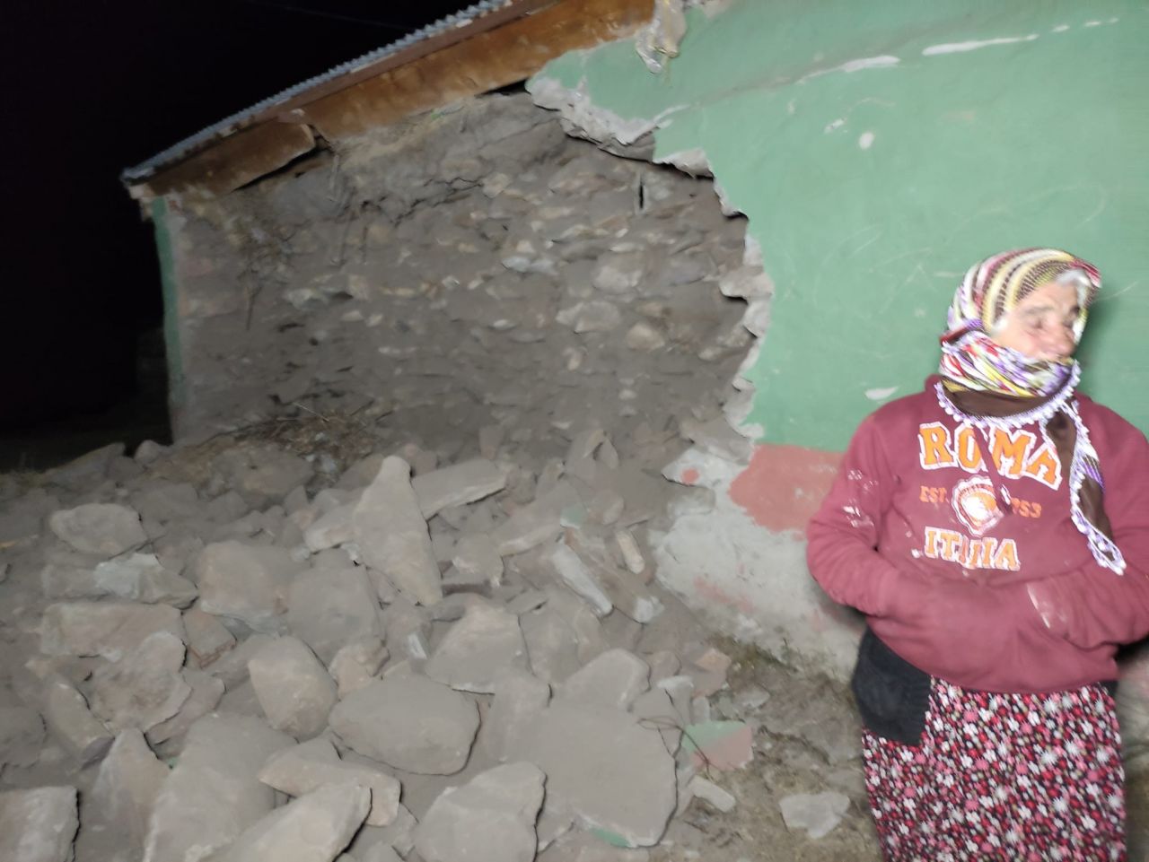 Göle’de deprem paniği: Vatandaşlar geceyi sokakta geçirdi 12