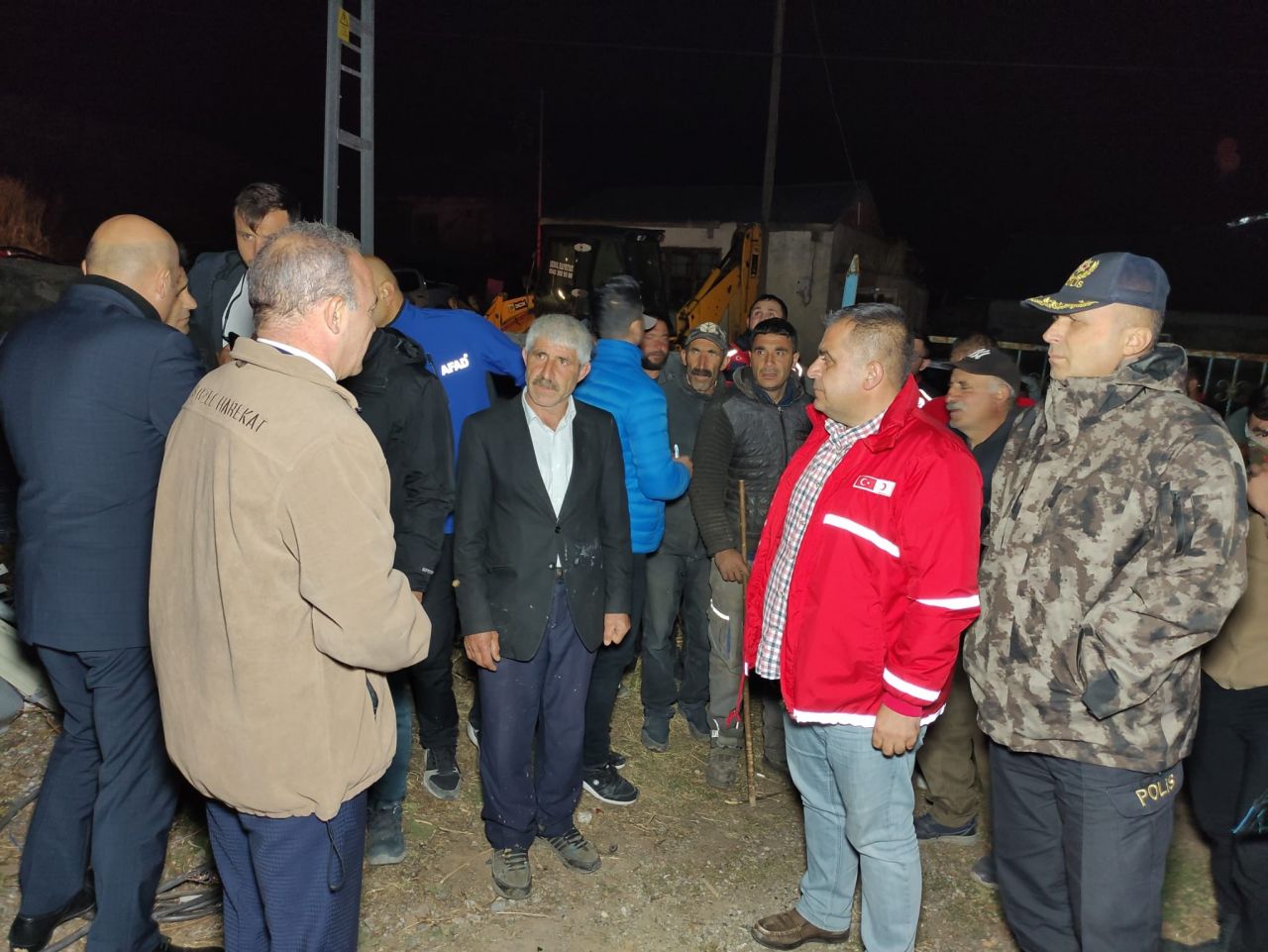 Göle’de deprem paniği: Vatandaşlar geceyi sokakta geçirdi 15
