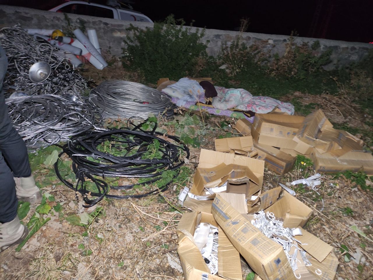 Göle’de deprem paniği: Vatandaşlar geceyi sokakta geçirdi 16