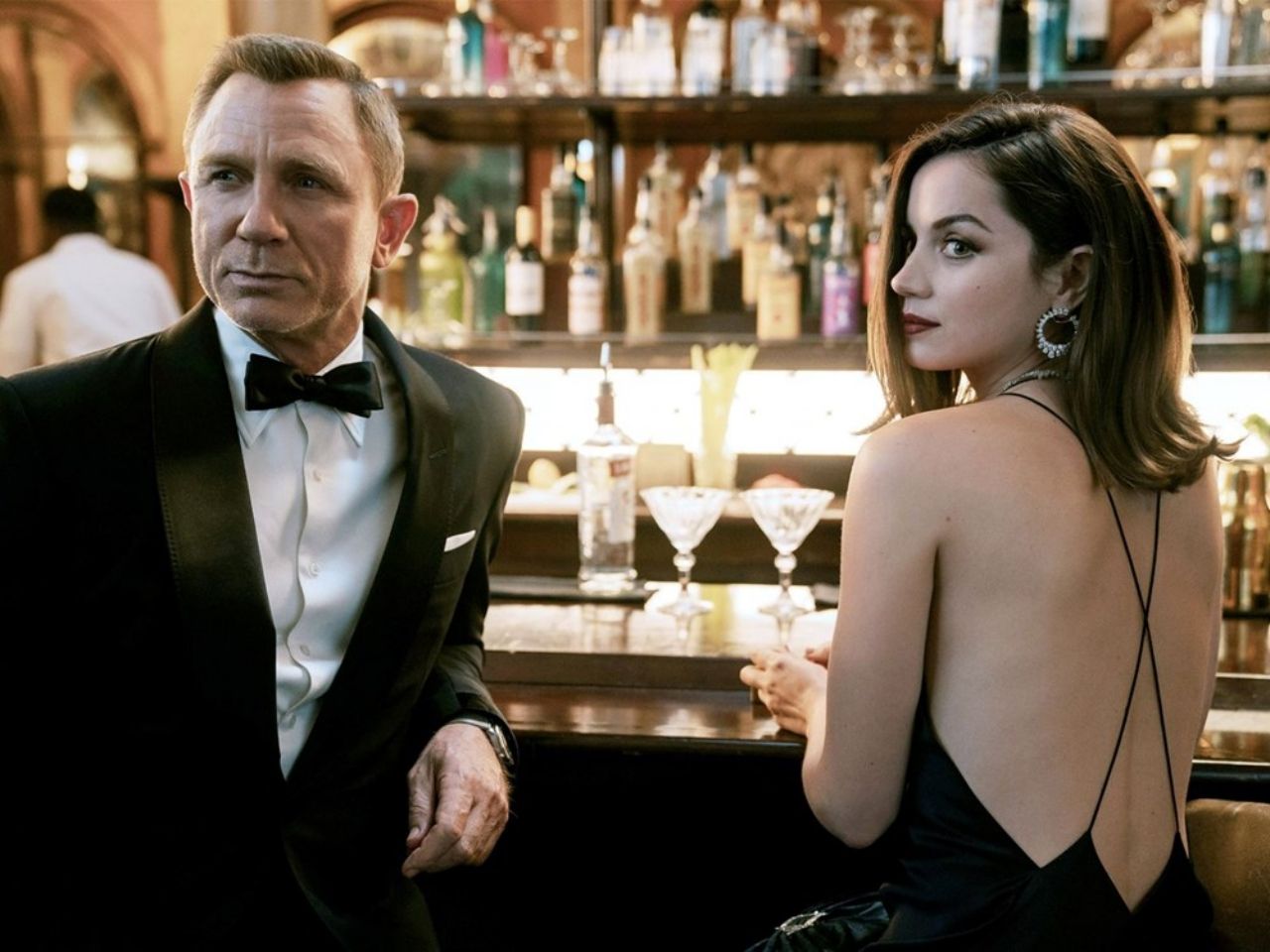 James Bond’un son filminde kullanınlan kopya otomobil satışa çıkarıldı 1