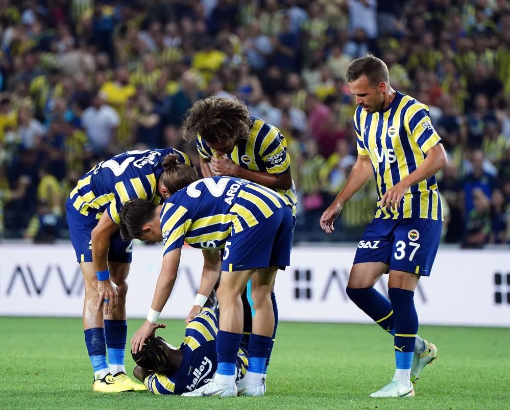 Fenerbahçe'de flaş ayrılık! Yıldız futbolcunun yeni takımı belli oldu... 2