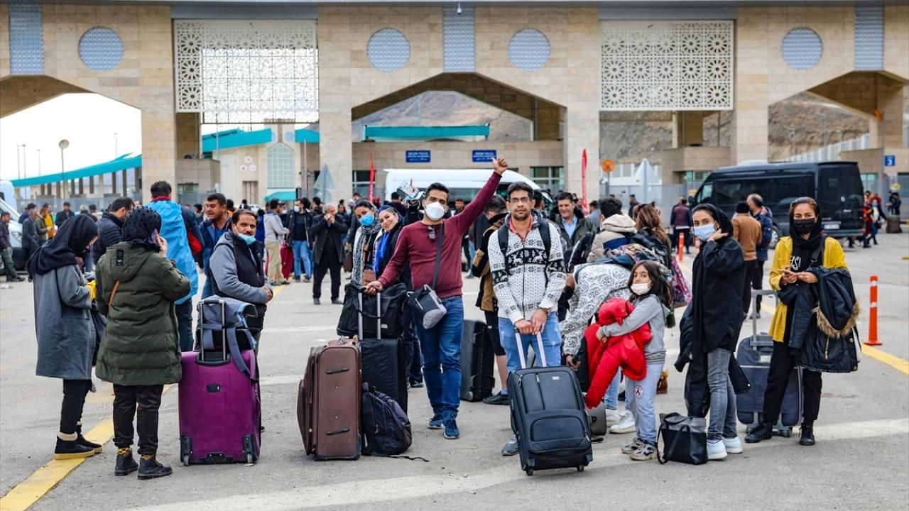 İranlı turistler Van’a akın etti, otellerde yer kalmadı 1