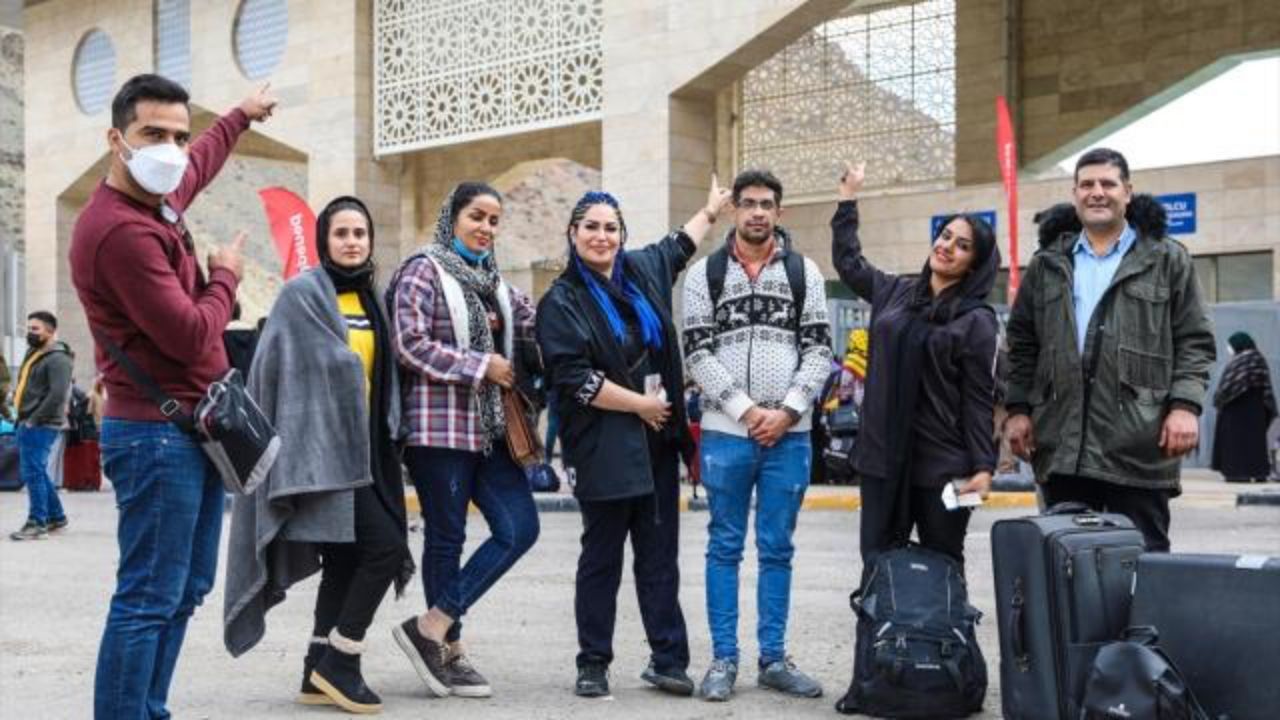 İranlı turistler Van’a akın etti, otellerde yer kalmadı 3